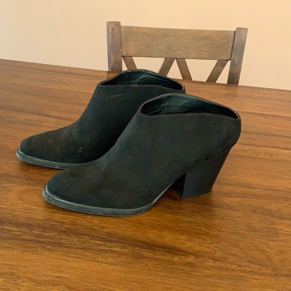 Got as a gift, wore once.